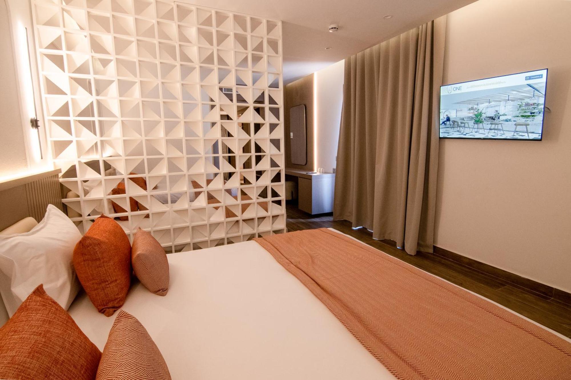 Double Room,1632950466:JPEG